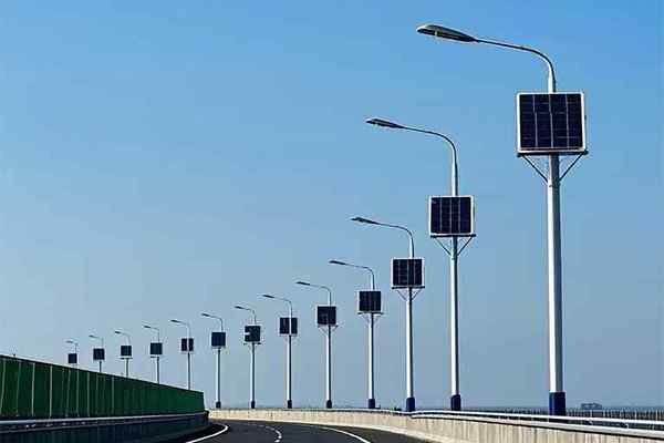 Photo of a solar street light on the roadside